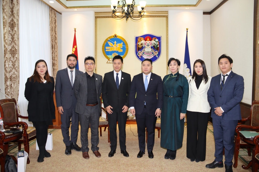 Left to right- AESF COO, Steve Kim; AESF Director General, Sebastian Lau; Ulaanbaatar Deputy Governor, Z.Tumurtumuu; UEAYGOC Executive Director, P.Buyandelger; and the UEAYG Organizing Committee.