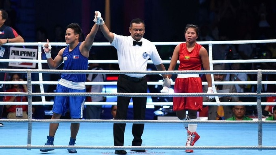 Nesthy Petecio of the Philippines declared winner over Sri Lanka's Krismi Dharmathilaka in her opening bout at the Asia/Oceania Tokyo 2020 Olympic boxing qualifiers. © ESPN/Twitter