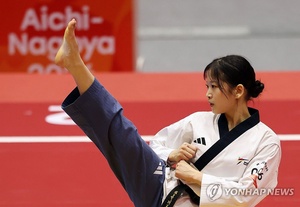 Koreans feel right at home with poomsae double in Asian Games taekwondo