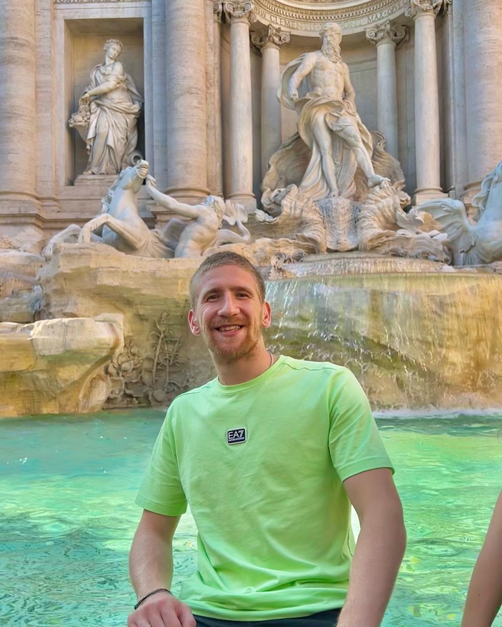 Visiting the Trevi Fountain with his teammates from Jordan (Saleh Salah El Sharabaty Facebook)