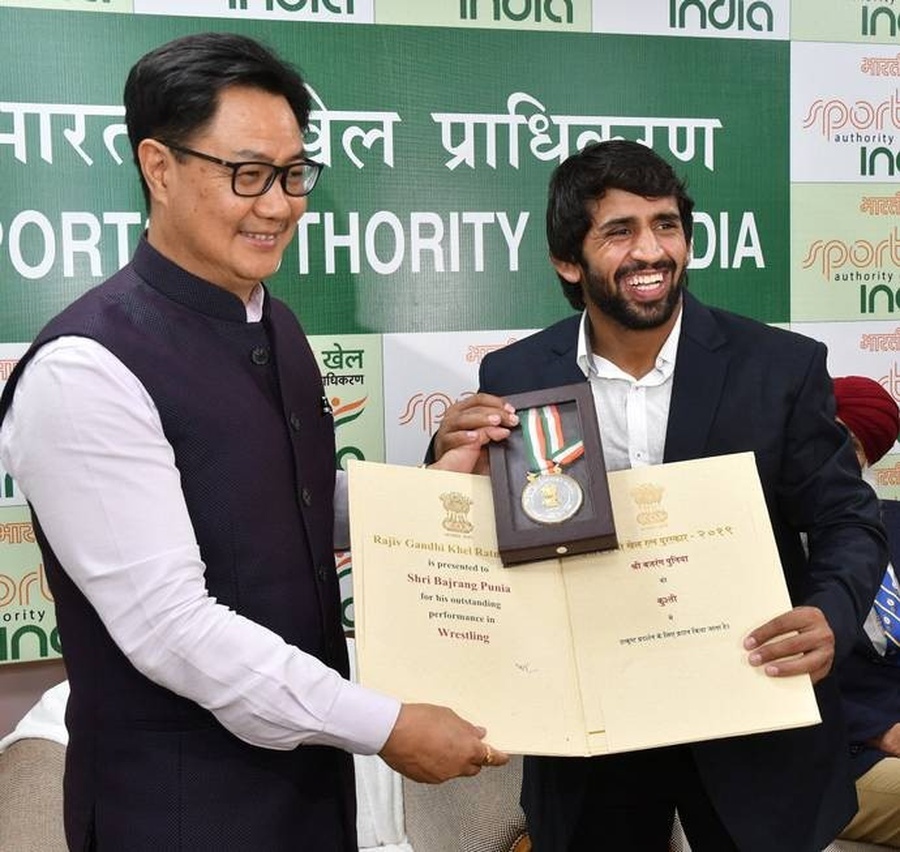 Wrestler Bajrang Punia receives the Rajiv Gandhi Khel Ratna Award last year from Sports Minister Kiren Rijiju. © Sportstar