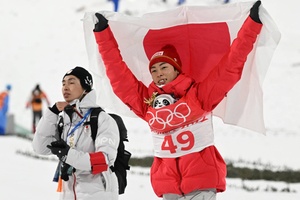 Kobayashi jumps to silver on men’s large hill