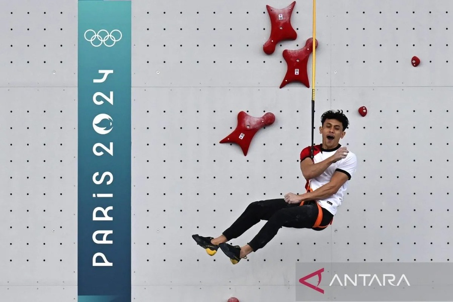 Veddriq Leonardo secured the first gold medal for Indonesia at Paris 2024 in men's speed climbing. (Photo: Antara)