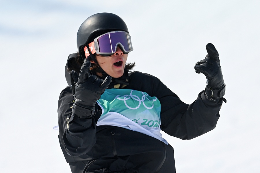 Su makes ‘big air’ name for himself with men’s snowboard gold