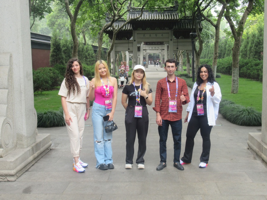 OCA young reporters discover the beauty of Hangzhou