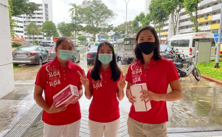 Team Singapore golfers Jen Goh, Shannon Tan and Hailey Loh out and about delivering masks   and laptops to the community. © Singapore Golf Association