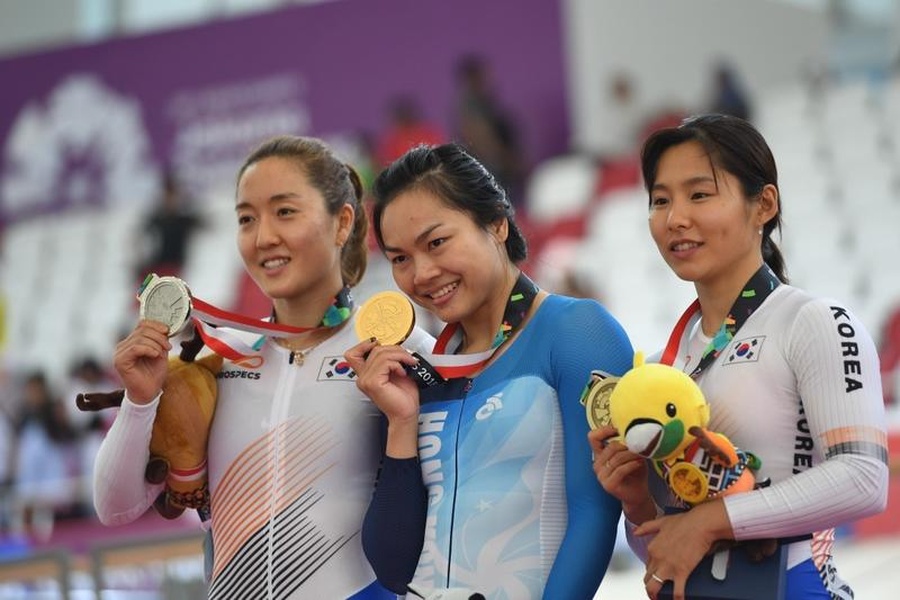 Track cyclist Sarah Lee Wai Sze (centre) is one of Hong Kong’s biggest sports stars. © Xinhua