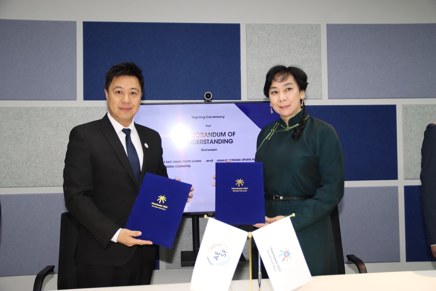 AESF Director General, Sebastian Lau and UEAYGOC Executive Director, P.Buyandelger at the MoU Signing Ceremony.