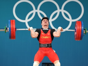 Li Fabin retains weightlifting crown with Olympic record in snatch