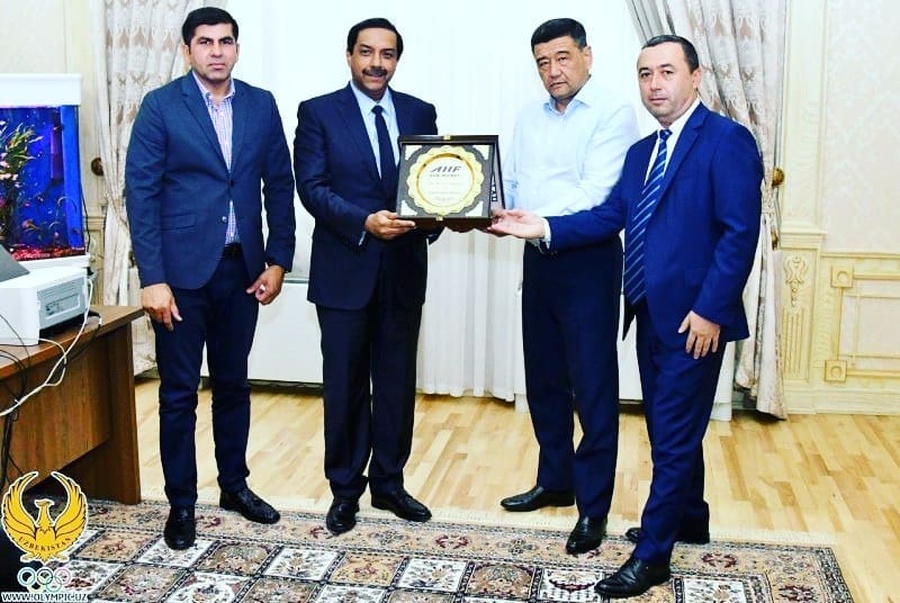 Uzbekistan NOC President promotes hockey development