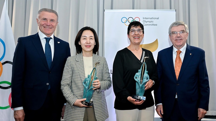 (from left): Sergii Bubka, Chair of the IOC Athletes’ Entourage Commission, Kwang Hee-kyung, Director of International Relations of the Korean Sport and Olympic Committee, Laura Martinel and IOC President Thomas Bach (© IOC/Christophe Moratal)