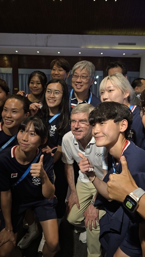Thomas Bach brings Olympic spirit to Sanya
