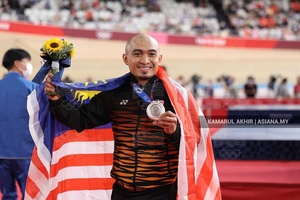 Azizulhasni Awang rockets to cycling silver for Malaysia