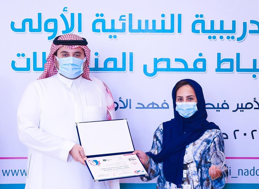 His Highness the Vice President of the Saudi Arabian Olympic Committee (SAOC) Prince Fahad bin Jalawi awarding the first batch of Saudi female DCOs. © SAOC