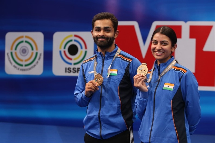 India won 15 gold medals, including skeet mixed team through Angad Vir Singh Bajwa and Ganemat Sekhon. © ISSF