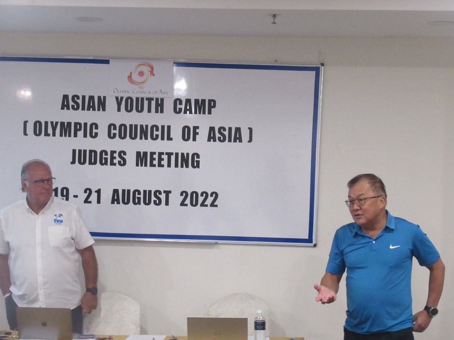 Maths Lindberg and Tony Koh conduct the diving development camp for judges. © OCA