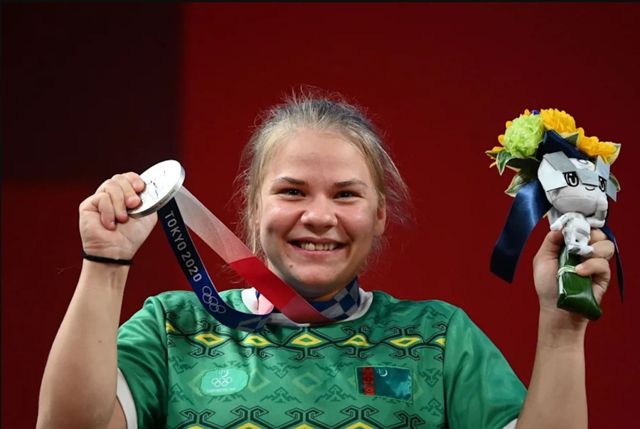 Polina Guryeva won Turkmenistan's first medal at the Olympics. © Vincenzo Pinto/AFP