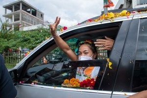 Overjoyed Indian weightlifter Mirabai Chanu returns home to a hero’s welcome