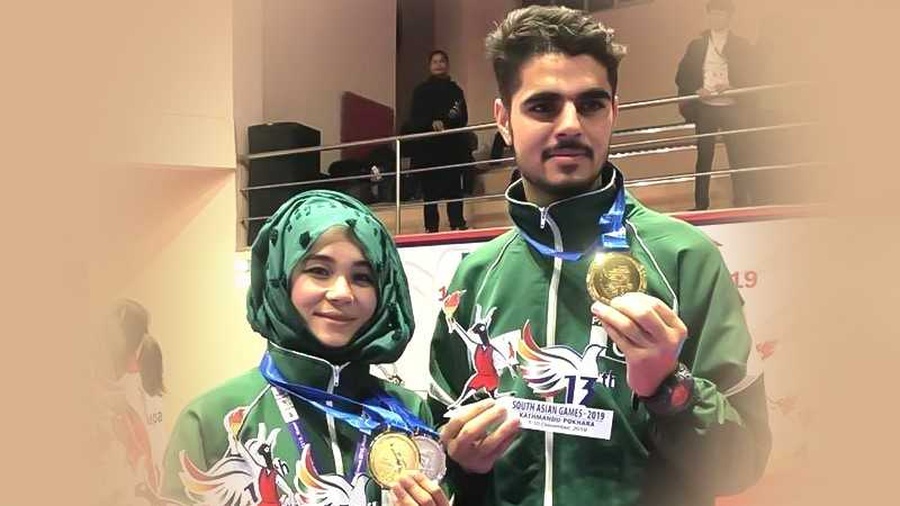 Pakistani karatekas Shahida and Mohammad Awais display their gold medals won at the 13th South Asian Games. © SportsBoardPal/Twitter