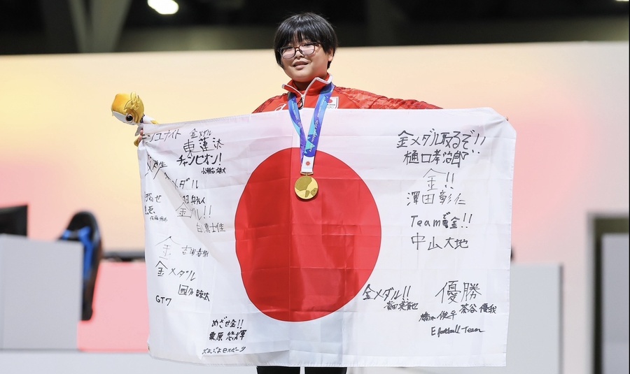 Kurihara, 11, makes history with e-sports gold