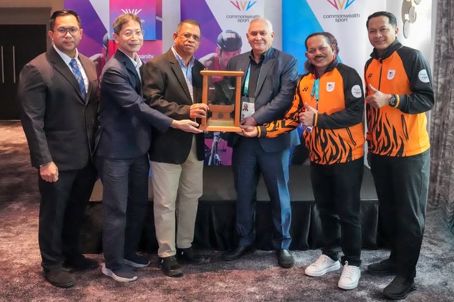 Malaysia’s men’s weightlifting team awarded Trafalgar Trophy at Glasgow CWG