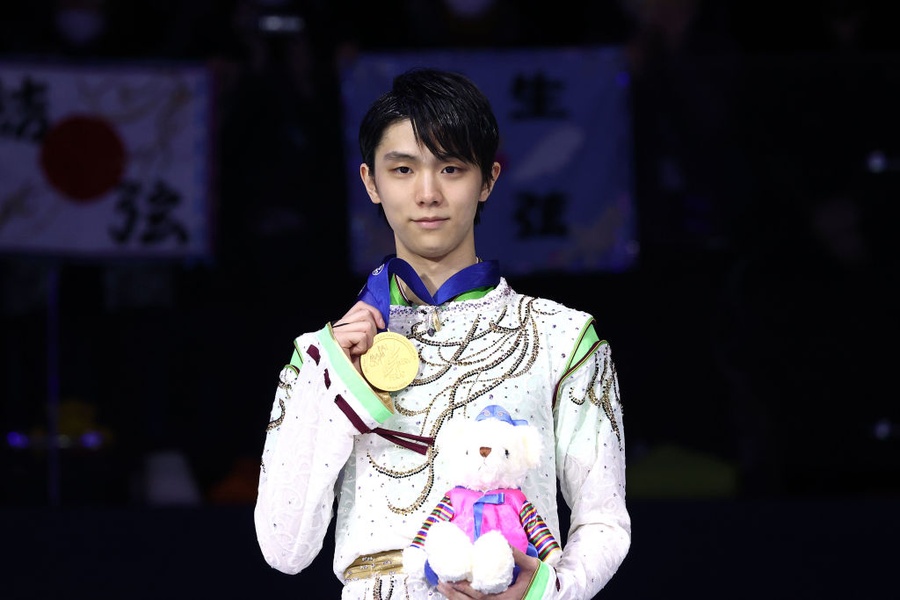 Yuzuru Hanyu with his Four Continents gold medal in Seoul. © ISU