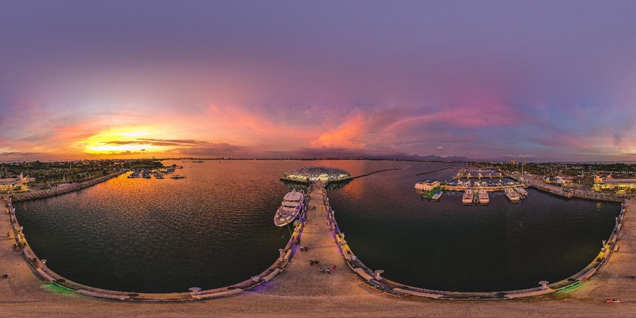 Dapeng Bay at sunset.