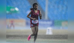 Rain-soaked Cambodian runner captures hearts around the world