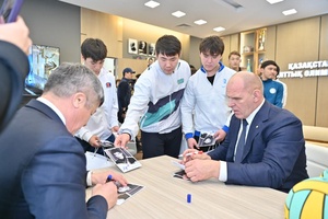 Wrestling legend Alexander Karelin gives motivating pep-talk to young Kazakhstan athletes