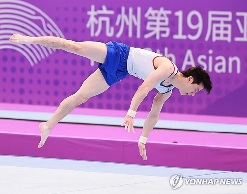 Korea's Kim Han-sol takes gold again in men's floor exercise