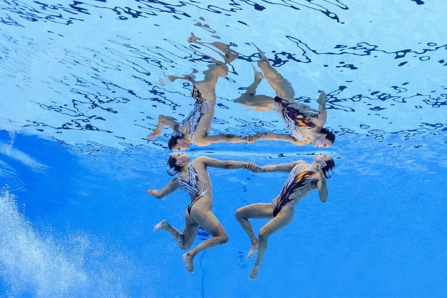 Artistic swimming duet at Doha 2024 (Photo: Getty Images)