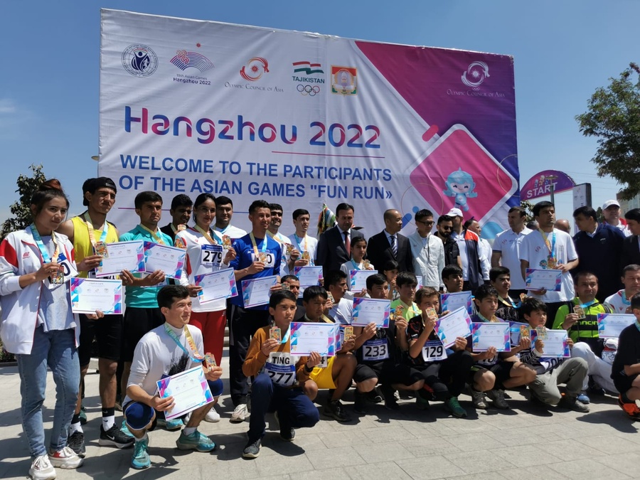 Group photo of officials and participants to mark the end of the event. © OCA