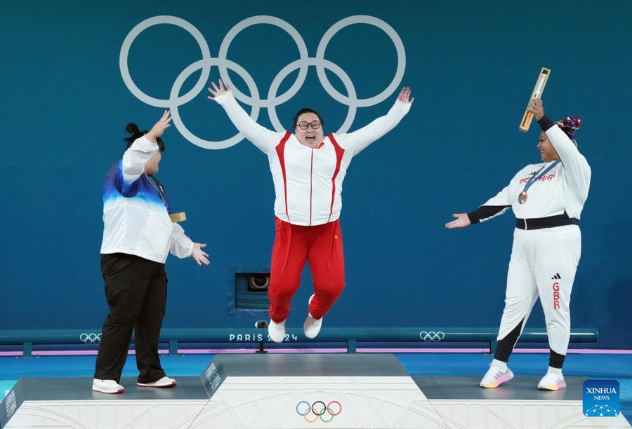 Weightlifter Li Wenwen wins China’s 40th gold medal on Sunday. (Photo)