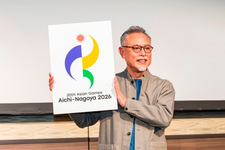 The author, Hiroshi Miyashita with the emblem