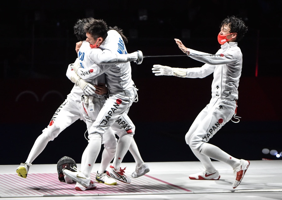 Japan celebrates victory in men’s team epee. © FIE