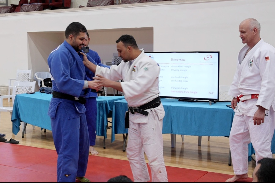 Representatives from Yemen, Palestine get to grips with judo course at OCA project