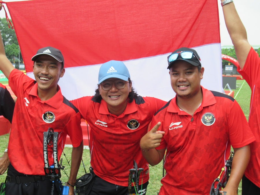 Indonesia’s gold medal-winning men’s team. © OCA