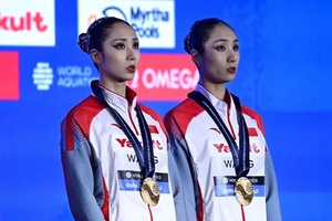 Chinese twin sisters celebrate golden grand slam in artistic swimming