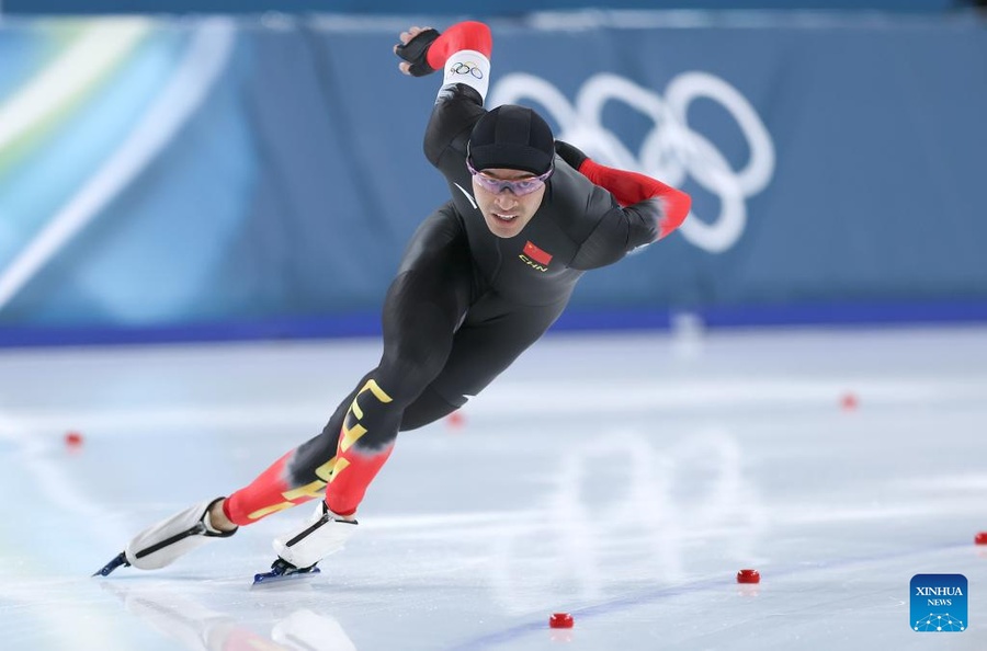 Ning Zhongyan competes during the speed skating men's 1500m in Milan. (Photo: Xinhua/Du Xiaoyi)