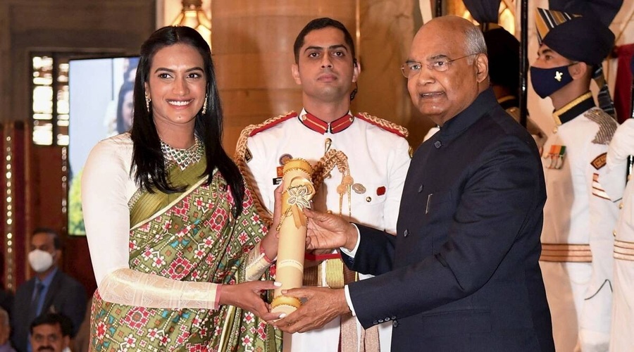 PV Sindhu receiving the Padma Bhushan award from the President of India. © PTI