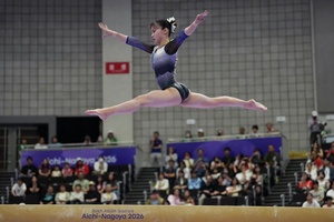 Veteran Sugihara ends Chinese reign over all-around title in women’s gymnastics.