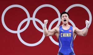 Veteran Lyu becomes oldest weightlifting champion at 37