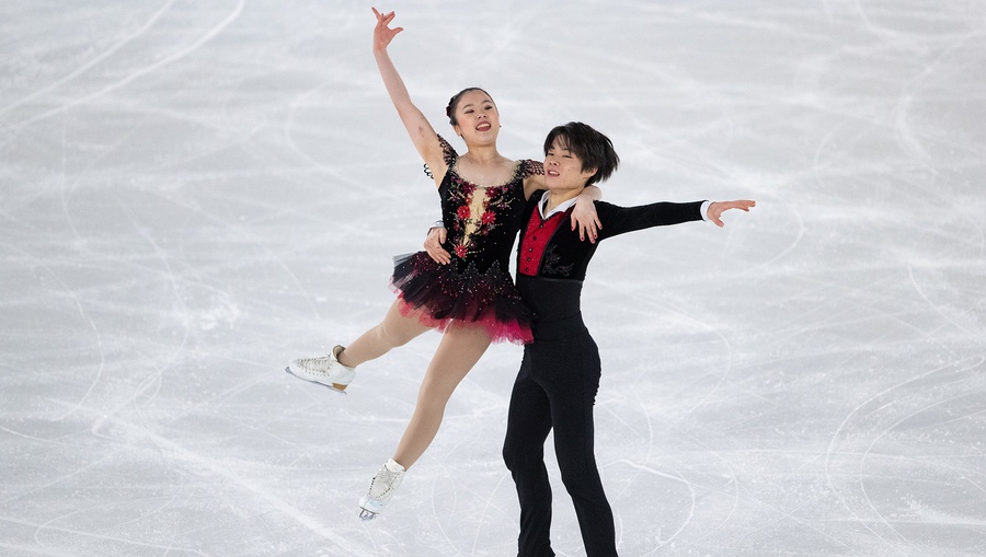 Japan's Yoshida and Nishiyama compete in the ice dance leg of the mixed NOC figure skating team event and won the gold medal. © OIS/IOC