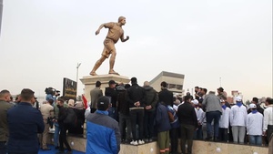 Iraq NOC President Hammoudi attends ceremony to unveil Ahmed Radhi statue