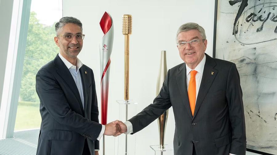 © IOC/Greg Martin – President Bach with Abhinav Bindra