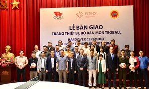 Vietnam receives teqball equipment and table