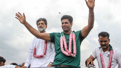 Olympic javelin champion Arshad Nadeem receives hero's welcome in Pakistan