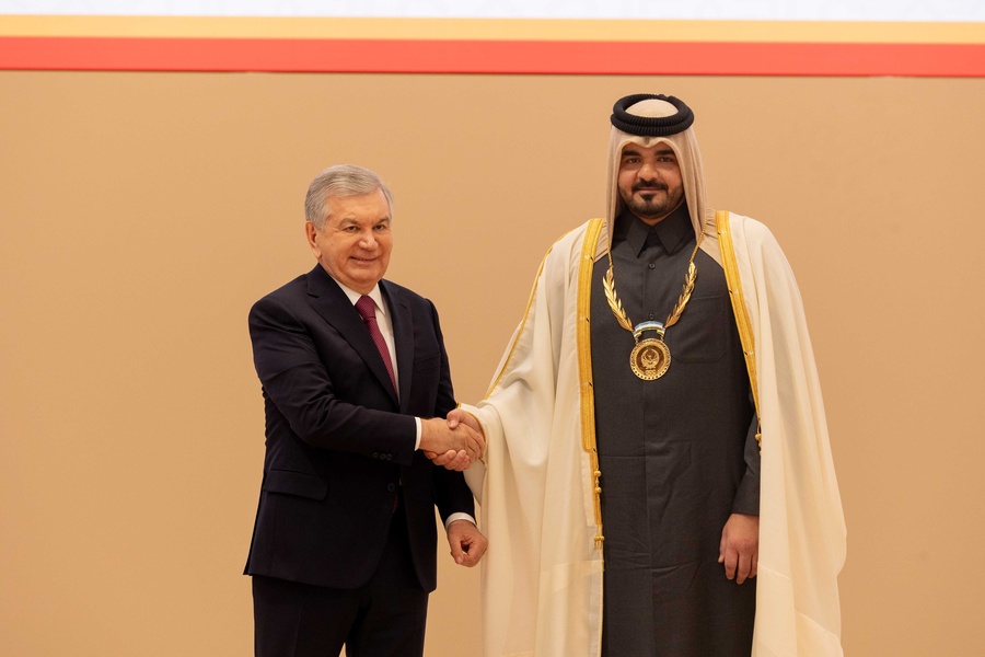 Uzbek President Shavkat Mirziyoyev awards Shon-Sharaf Order to Sheikh Joaan