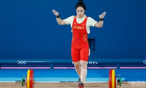 Weightlifter Luo entertains crowd – and sets three Olympic records