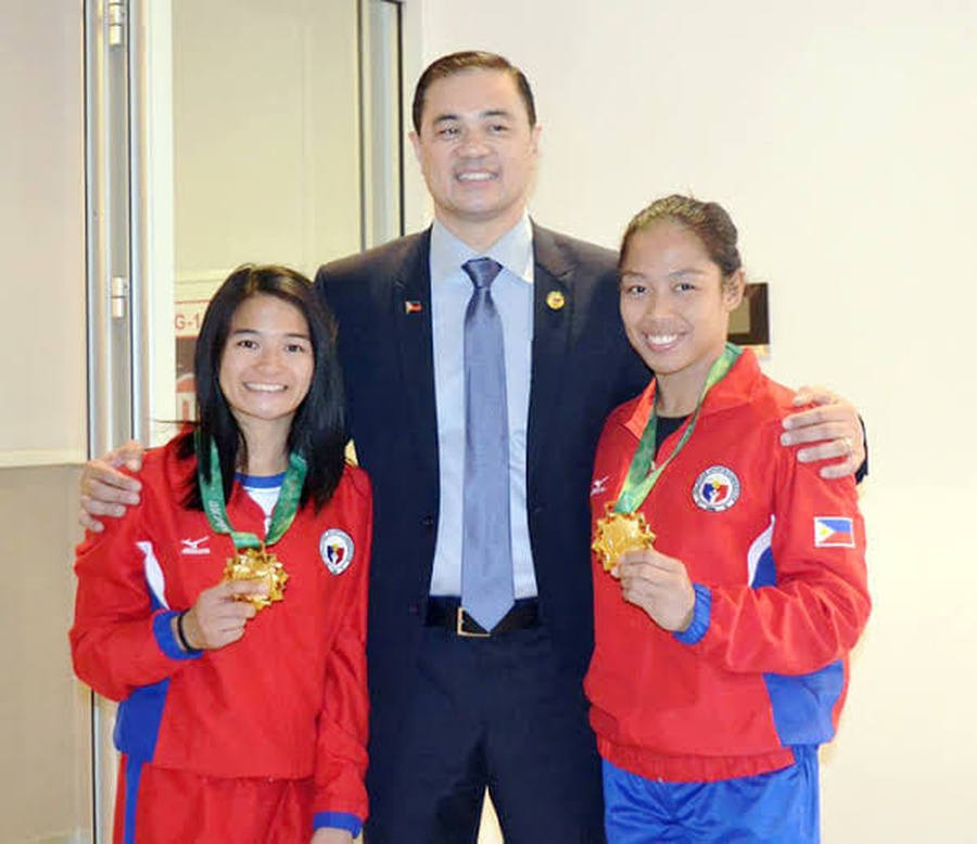 POC Chef de Mission at Ashgabat 2017, Monsour Del Rosario, with jujitsu gold medallists Margarita “Meggie” Ochoa (left) and Annie Ramirez.